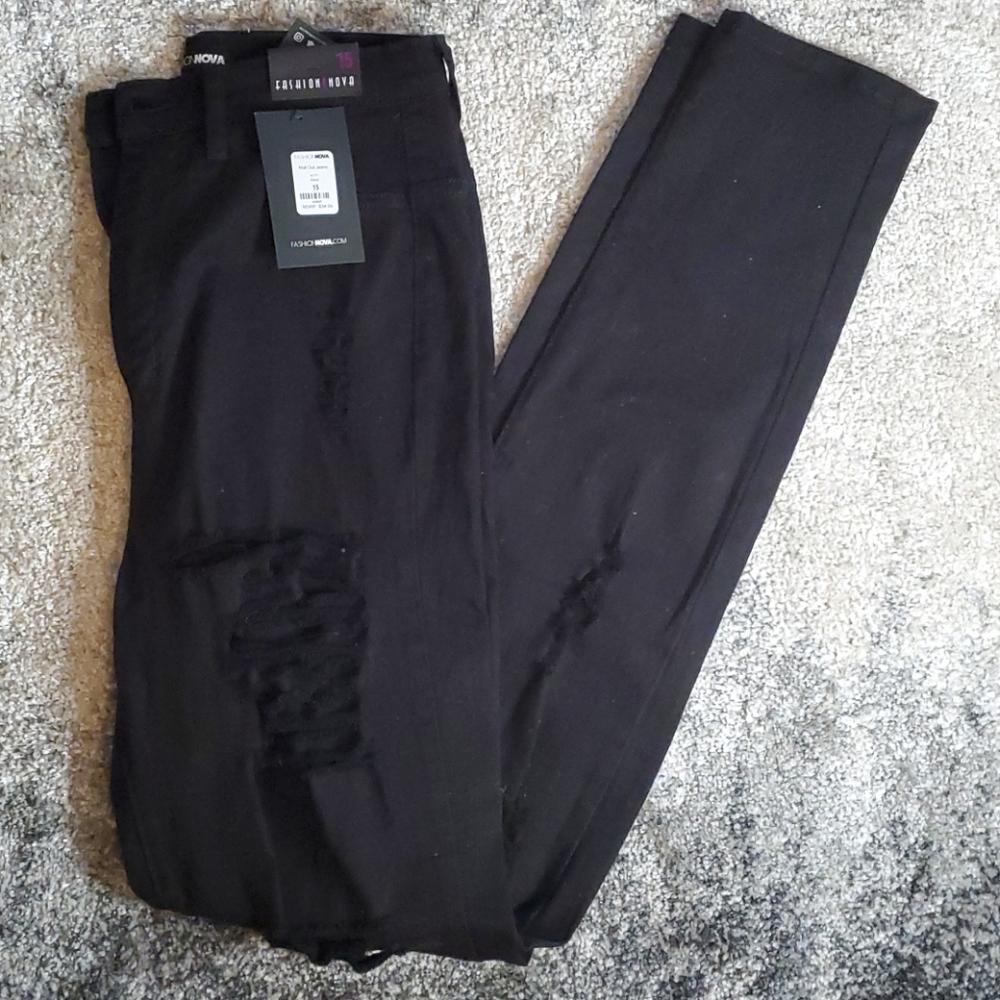Distressed Black High-waist Jeans